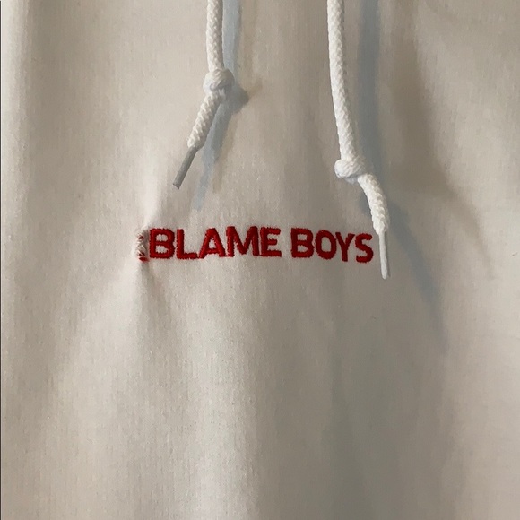 Blame boy’s white hoodie - Picture 2 of 5